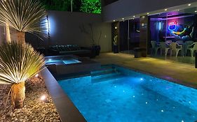 Casa com Piscina no bairro João VI, Muriaé-MG